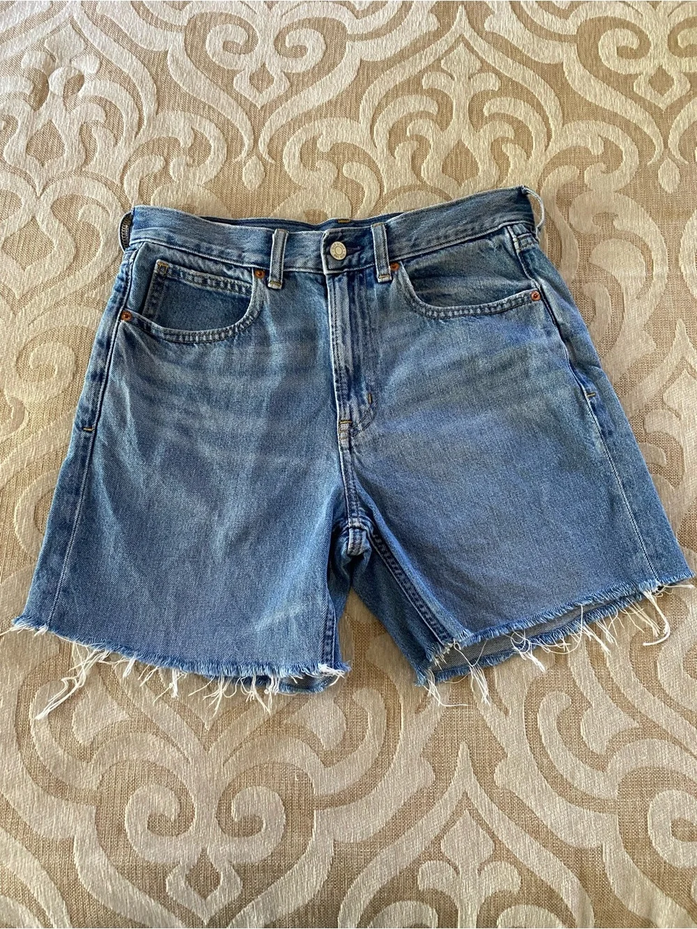 GAP Barrel Jean High Rise Denim Shorts Size 26 Raw Hem 100% Cotton Blue
